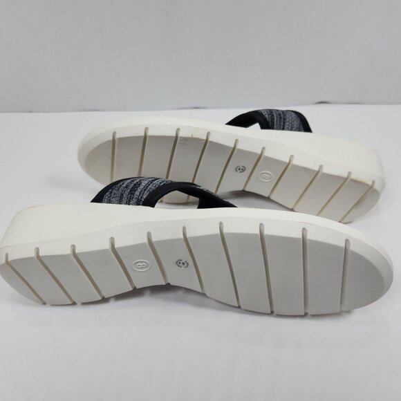 ❤️2/$22 St.John's Bay Memory Foam Women Black White Thong Sandal slippers size 8 - Picture 7 of 8